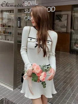 קצר נשים 2023 שמלה באביב חדשה שנהב לבן Knited קשת שמלת שרוול ארוך צוואר עגול צוואר הצוואר Slim Fit צמר, שמלה נשית