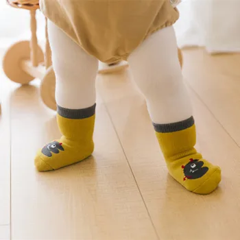 0-3 שנים גרביים לתינוק שזה עתה נולד סיליקון החלקה רך הפעוט גרביים חמוד קריקטורות קומה התינוק אלסטיות גרביים הרך הנולד מתנות
